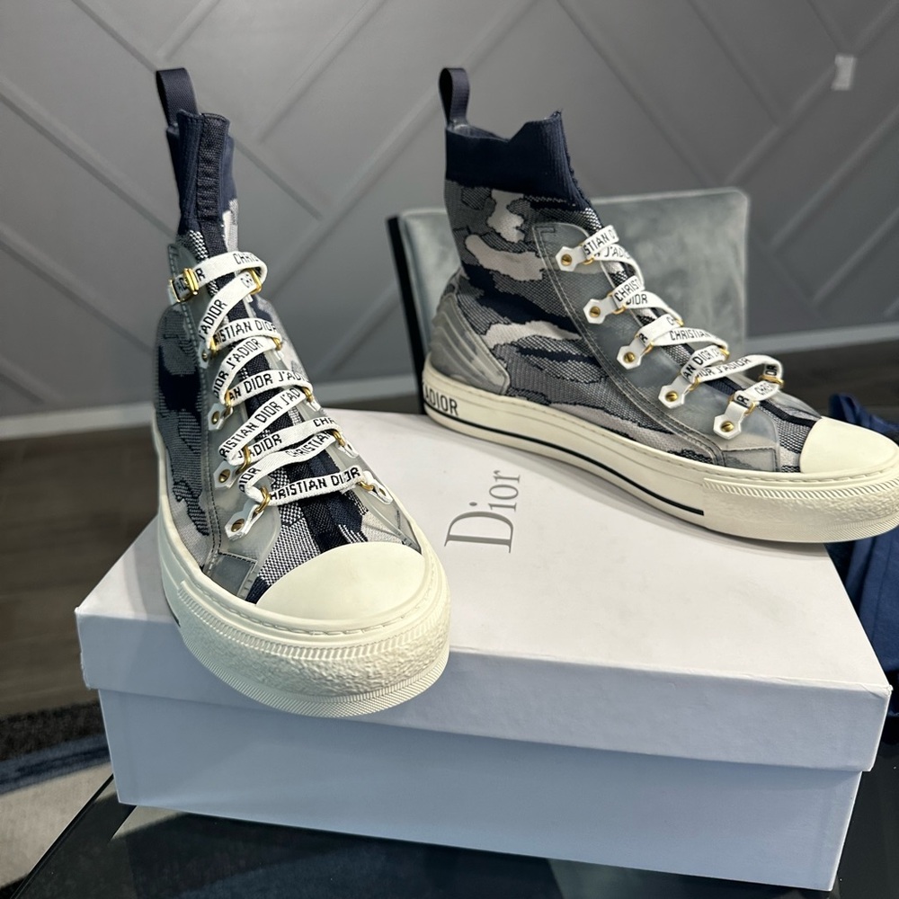 DIOR WALK N’ DIOR SNEAKER — UNISEX - Picture 2 of 4